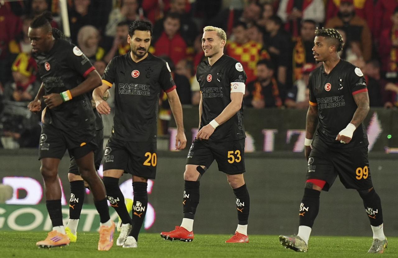 Galatasaray player Baris Alper Yilmaz (53) celebrates with his teammates after scoring a goal during the match against Goztepe, Izmir, Türkiye, April 8, 2026. (AA Photo)