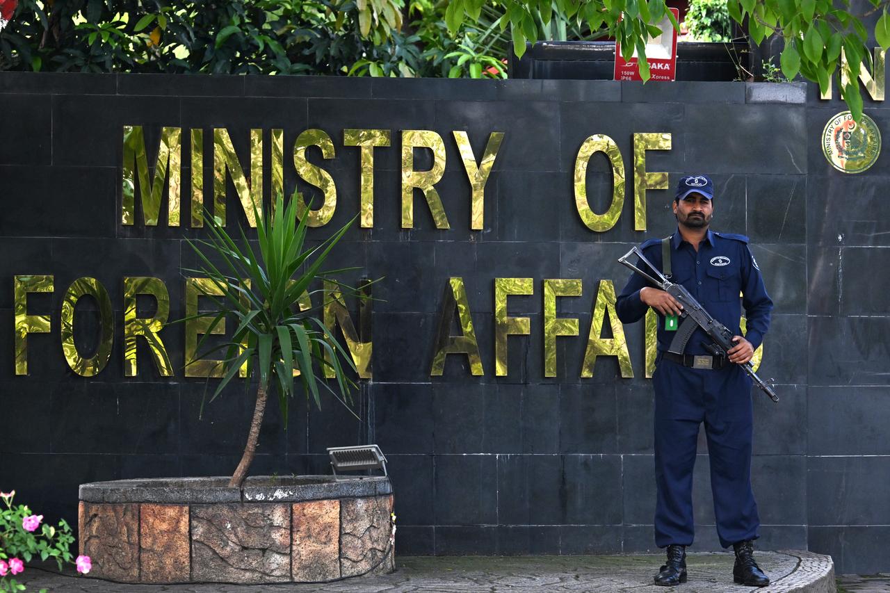 A security personnel stands guard outside the Foreign Ministry office in Islamabad, Pakistan on April 9, 2026. (AFP Photo)