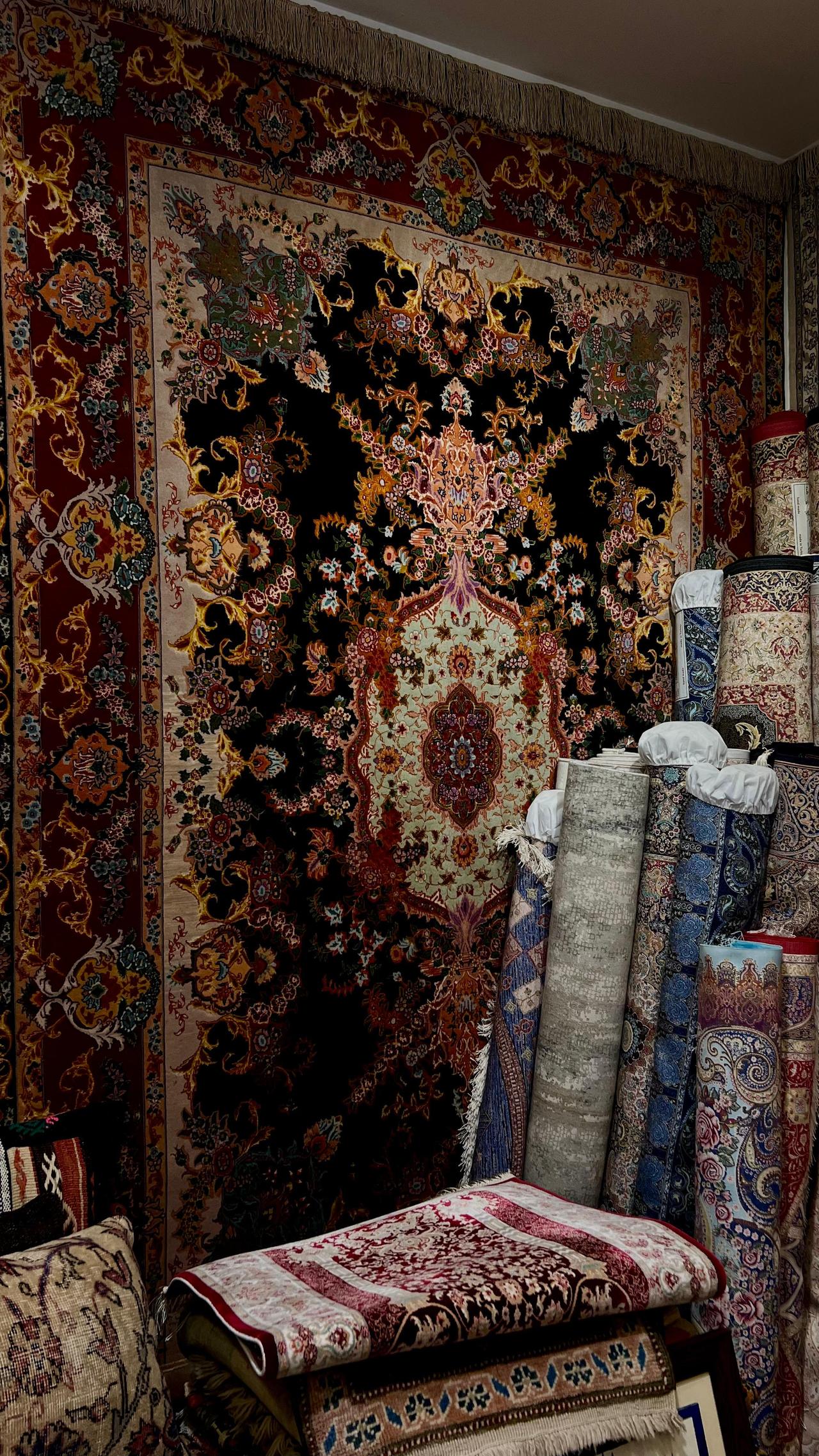 An Iranian carpet hung on the wall, revealing its intricate patterns and rich colors (photo by Türkiyetoday)