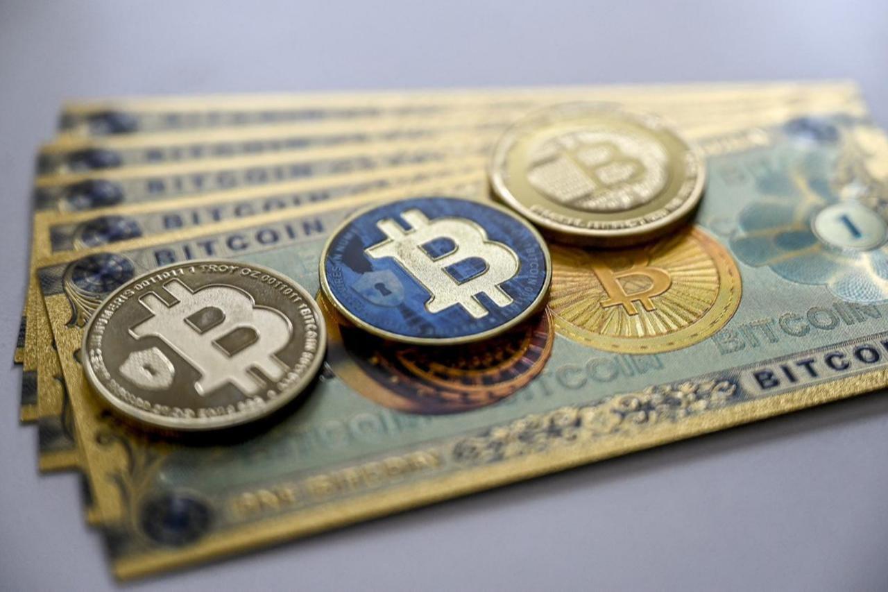 This illustration shows photograph shows physical banknotes and coin imitations of the Bitcoin cryptocurrency, taken in Istanbul, Türkiye, Nov. 22, 2024. (AFP Photo)