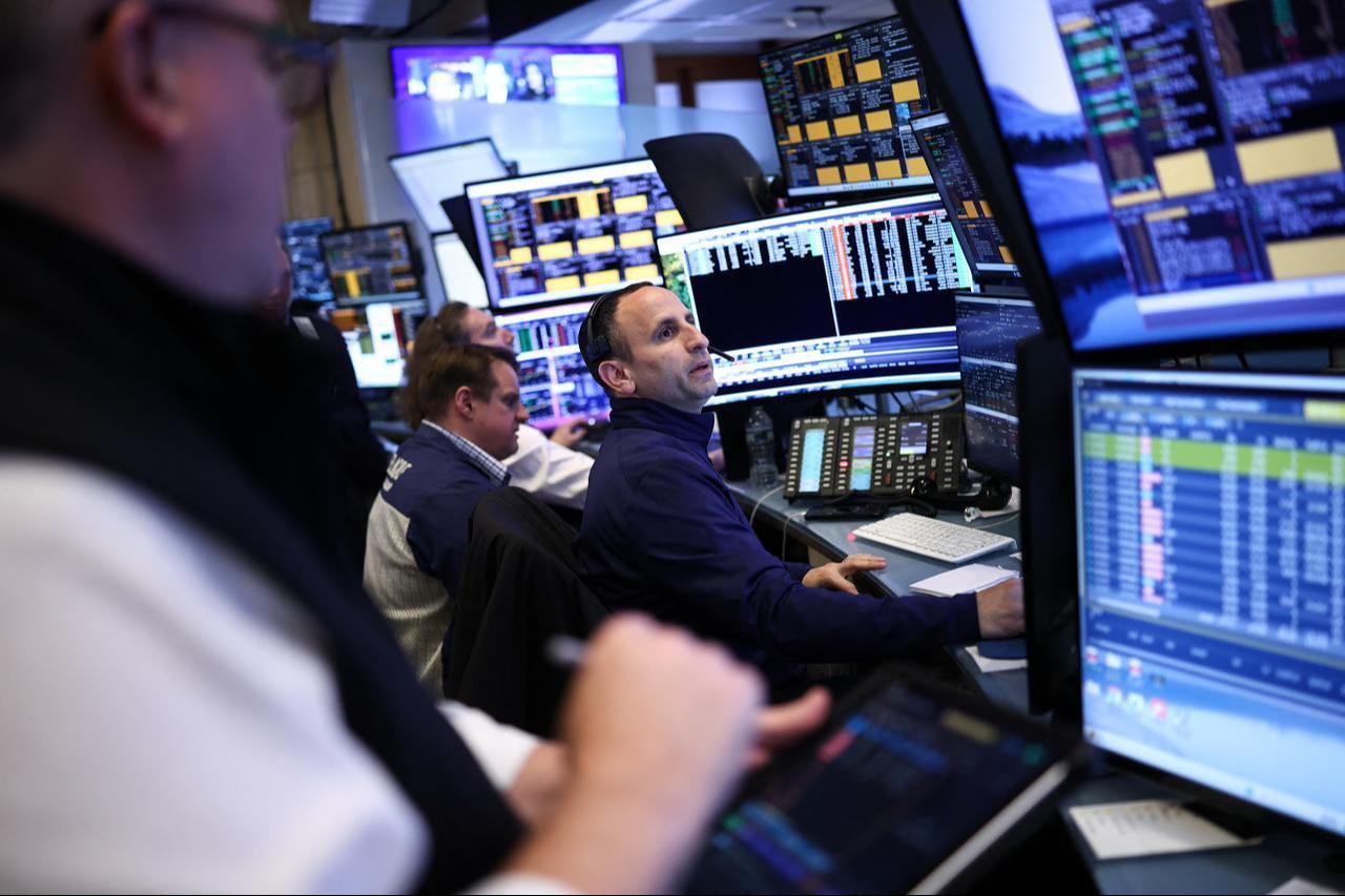 Traders work on the floor of the New York Stock Exchange (NYSE) before the closing bell in New York City, April 8, 2026. (AFP Photo)