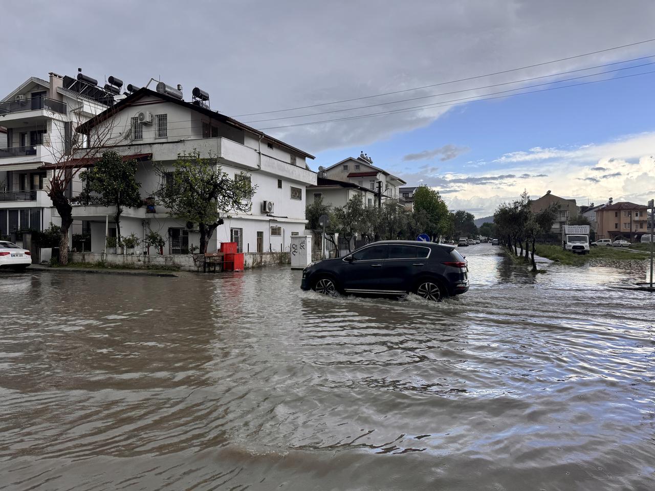 Drivers struggle as heavy rainfall causes water accumulation on roads in some neighborhoods of Fethiye, disrupting daily life as downpours that began yesterday continued overnight in Mugla, Türkiye, April 4, 2026. (AA Photo)