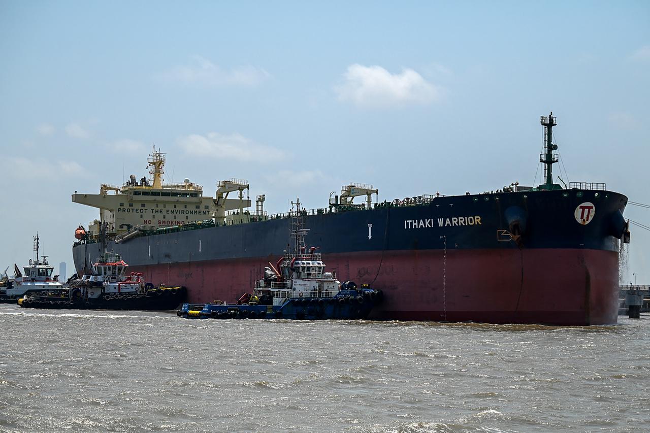 Brent oil pulls back from $126 as Iran tensions keep markets on edge