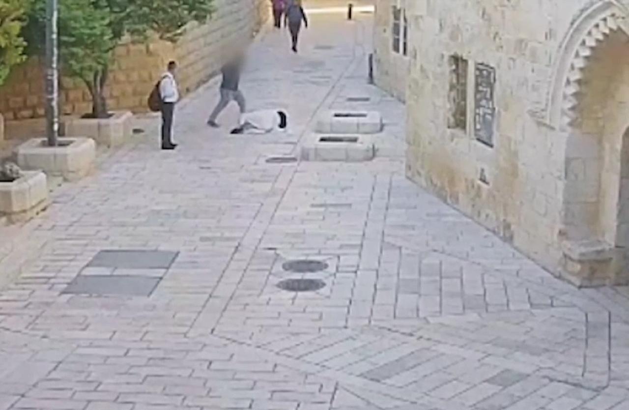 The screengrab from a video shows an Israeli Jewish extremist's attack on a French nun near King David's Tomb in Jerusalem's Old City on April 28, 2026. (Photo via X/@IL_police)