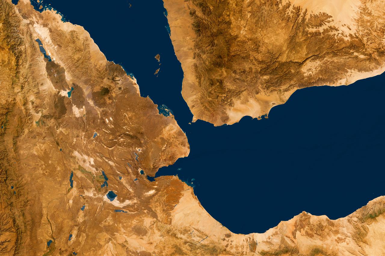 Houthis ready to shut Bab el-Mandeb, set $5M transit fee: Iranian lawmaker