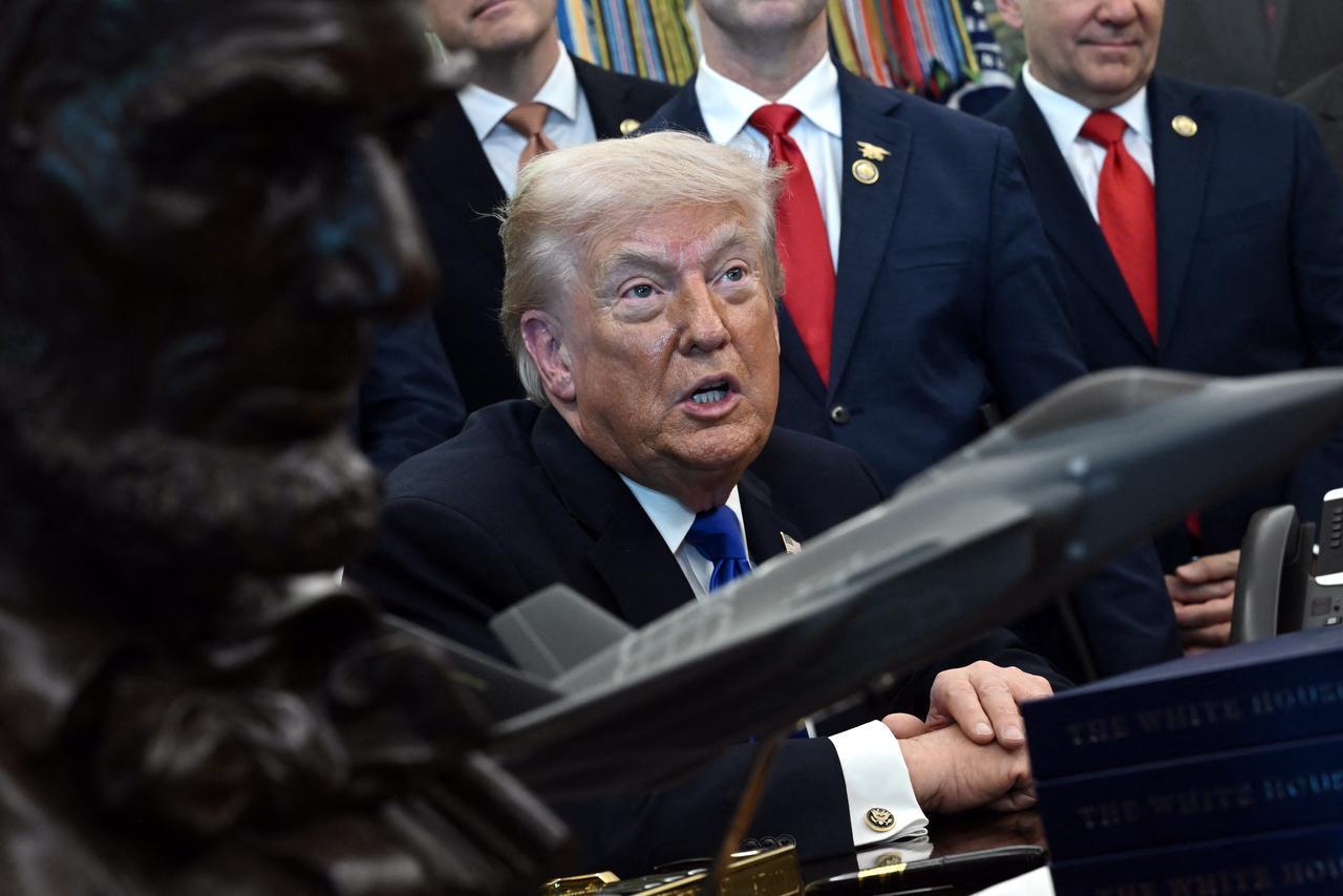 US President Donald Trump speaks after signing several executive orders in the Oval Office of the White House in Washington, DC, April 30, 2026. (AFP Photo)