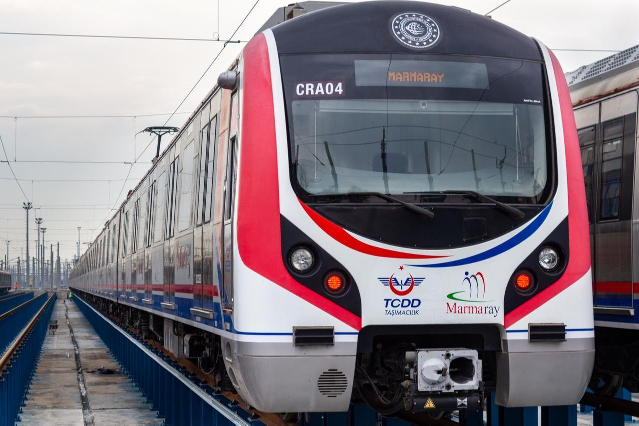 A Marmaray train stands on elevated tracks in Istanbul, Türkiye. (Adobe Stock Photo)