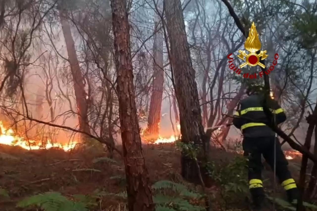 Thousands evacuated as wildfire engulfs Tuscany region in Italy