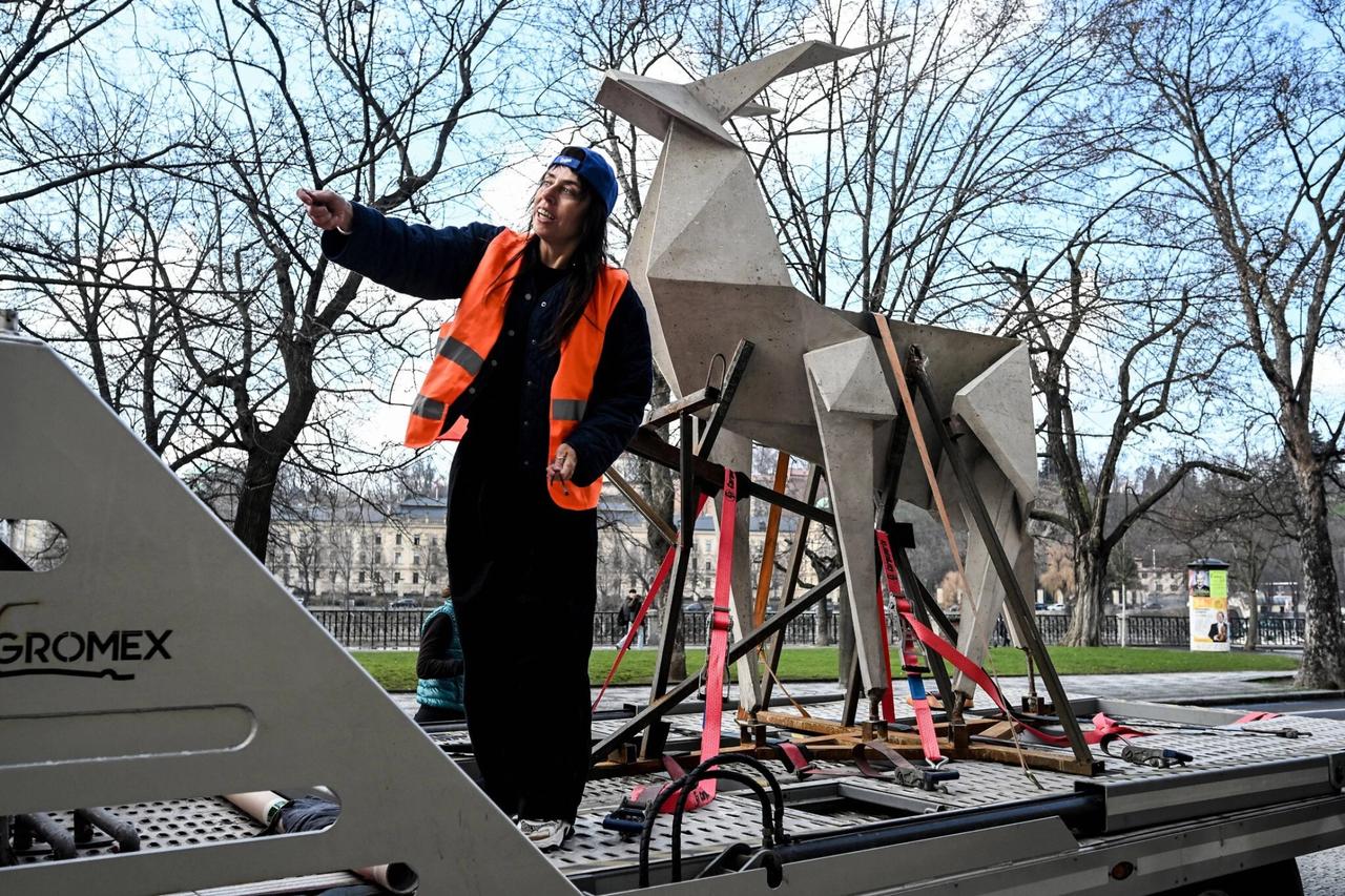 Venice Biennale jury resigns days before exhibition opens amid Israel, Russia controversy