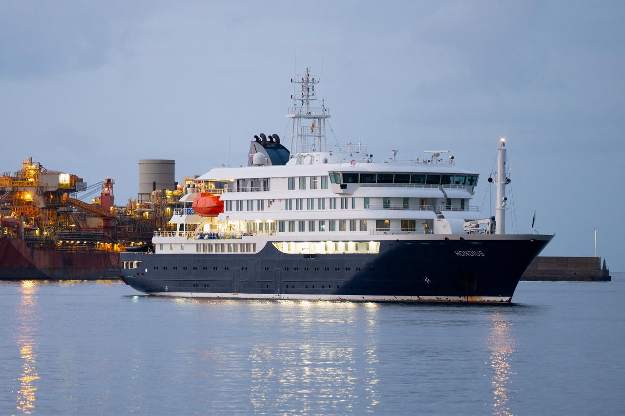 The Dutch flagged hantavirus-stricken cruise ship MV Hondius arrives to the industrial port of Granadilla de Abona on the island of Tenerife in Spain's Canary Islands on May 10, 2026. (AFP Photo)