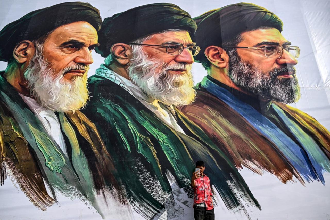 Iran warns attacks on Iranian vessels would trigger strikes on US targets in region