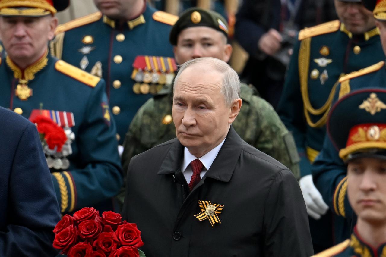 Russian President Vladimir Putin attends a ceremony to lay flowers at the Tomb of the Unknown Soldier by the Kremlin wall in central Moscow, Russia, May 9, 2026. (AFP Photo)