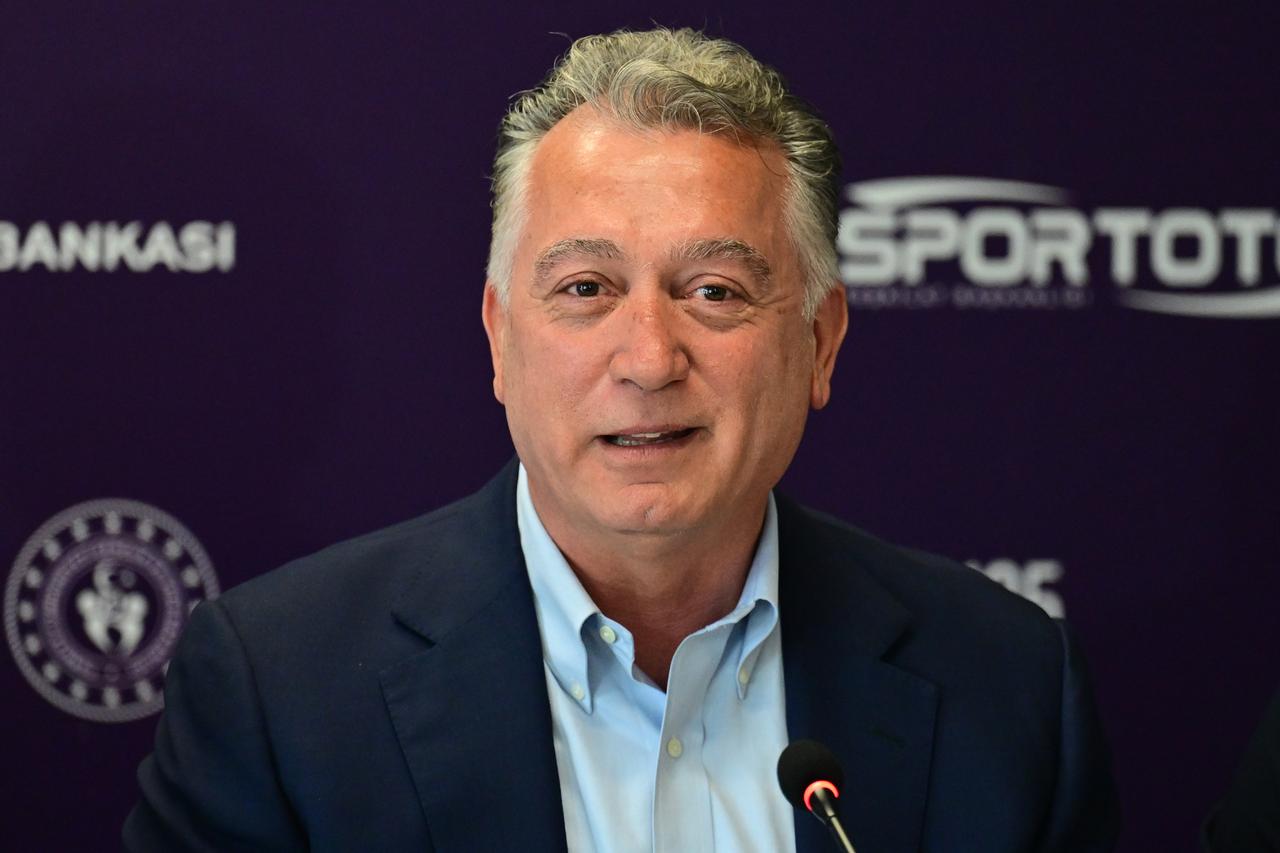 Sukru Bekdikhan, Chairman of the Executive Board of Mercedes-Benz Automotive, attended the press conference for the Istanbul Open Tennis Tournament (AA Photo)
