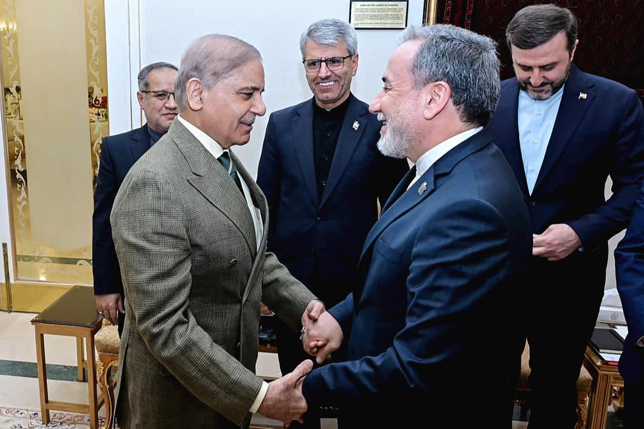 This handout photograph taken on April 25, 2026 and released by Pakistan's Prime Minister Office shows Pakistan's Prime Minister Shehbaz Sharif (L) greeting Iran's Foreign Minister Abbas Araghchi (2R) before their meeting at the Prime Minister House in Islamabad, Pakistan. (AFP Photo)