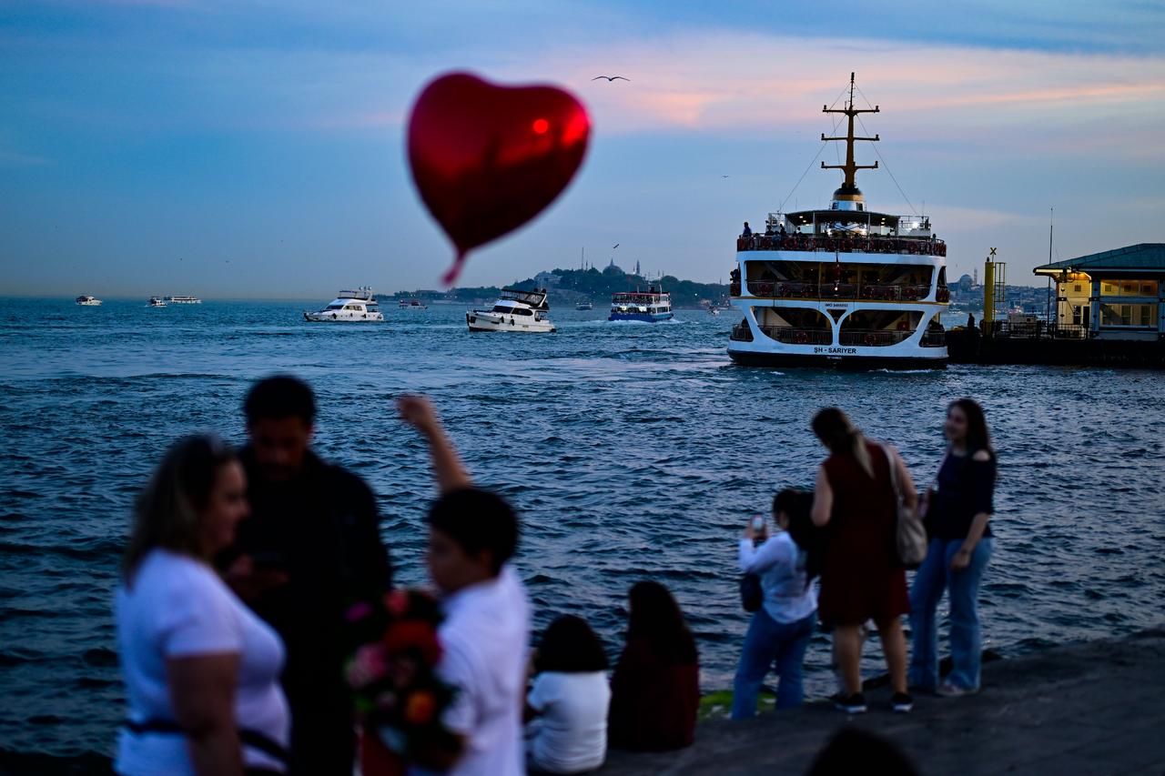 Curtains up, walls lit: Istanbul's art week is here