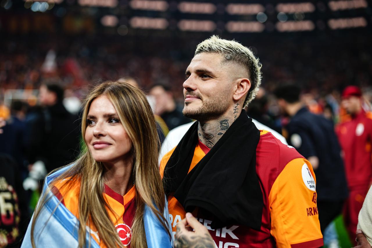 Galatasaray player Icardi (R) celebrates their 26th championship after the Turkish Super Lig week 33 football match against Hesap.com Antalyaspor at RAMS Park in Istanbul, Türkiye, May 9, 2026. (AA Photo)