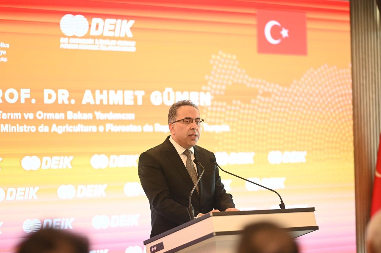 Türkiye Deputy Minister of Agriculture and Forestry Ahmet Gumen speaks at the Türkiye-Angola Day forum in Istanbul, Türkiye on 11 March, 2026. (AA Photo)