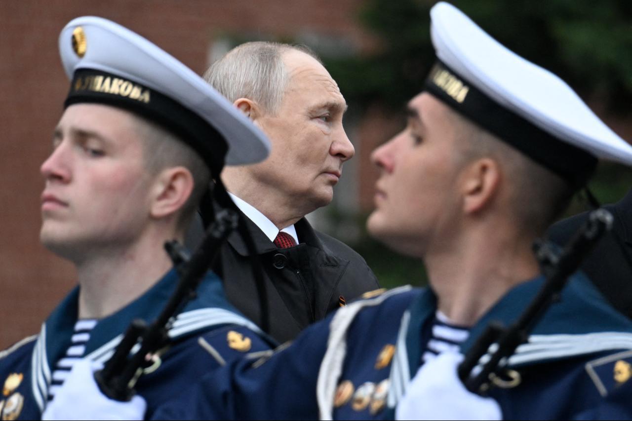 Russian President Vladimir Putin attends a ceremony to lay flowers at the Tomb of the Unknown Soldier by the Kremlin wall in central Moscow on May 9, 2026. (AFP Photo)
