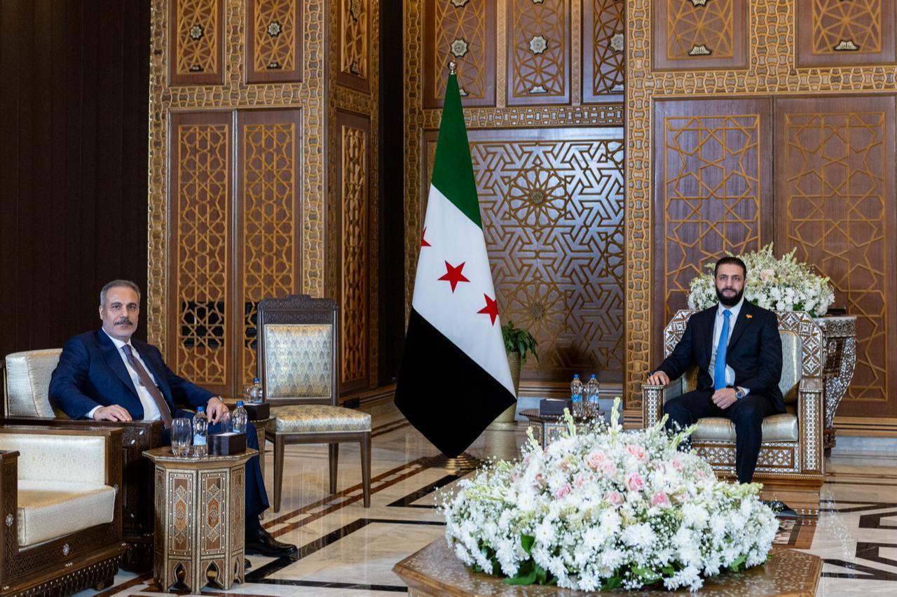Turkish Foreign Minister Hakan Fidan (L) is received by Syrian President Ahmad al-Sharaa (R) in Damascus, Syria on August 07, 2025. (AA Photo)