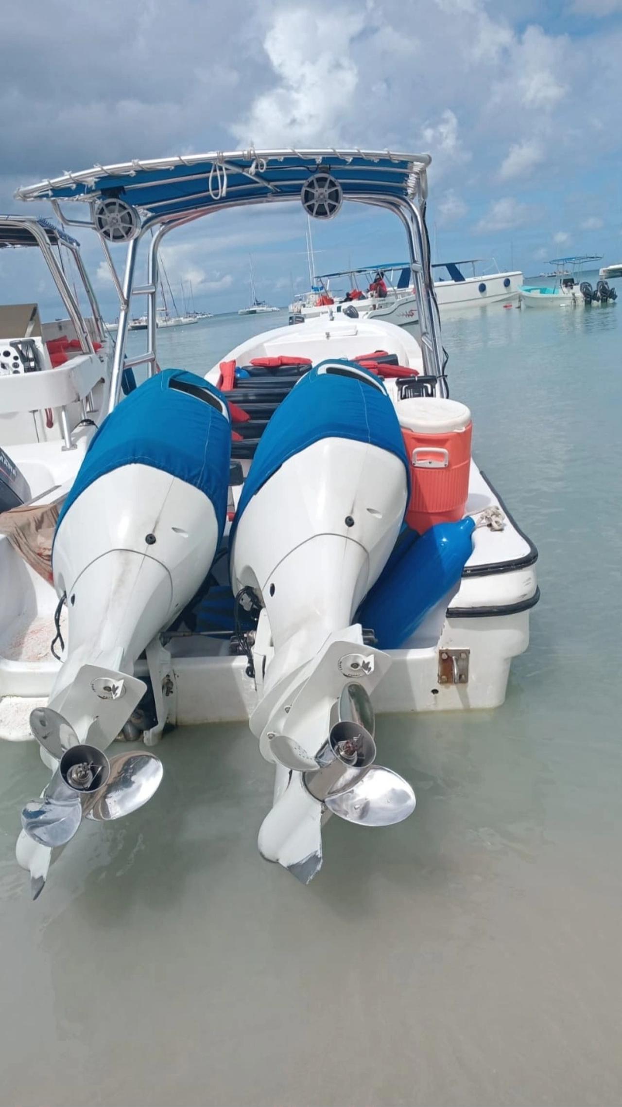 The tourist speedboat involved in the accident that seriously injured a Greek Survivor contestant near Saona Island in the Dominican Republic. (Photo via Proto Thema)