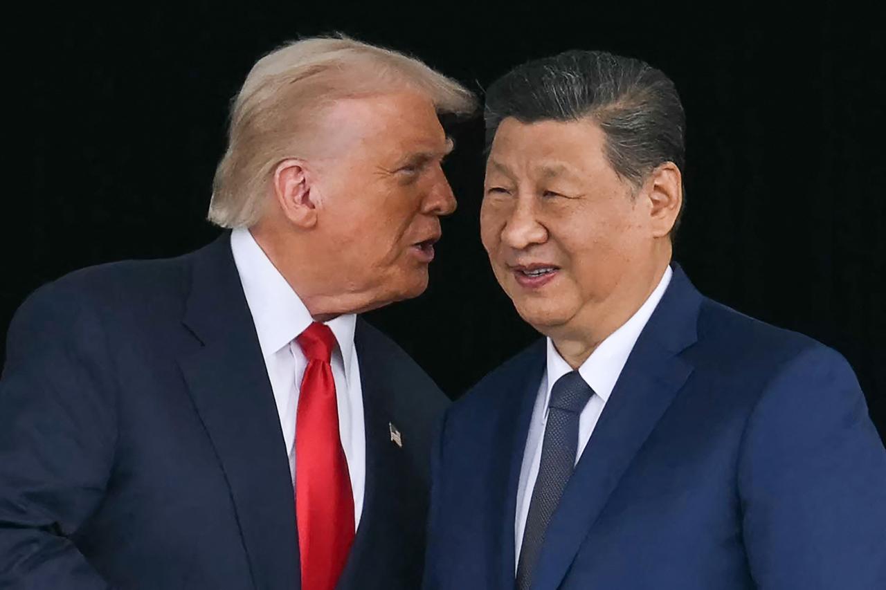 US President Donald Trump (L) talks to China's President Xi Jinping as they shake hands after their talks at the Gimhae Air Base, located next to the Gimhae International Airport in Busan on October 30, 2025. (AFP Fİle Photo)