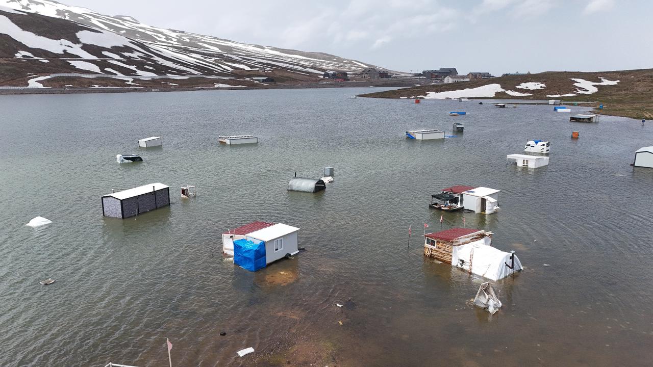 Camps, caravans gone in hours as central Türkiye hit by unexpected flood