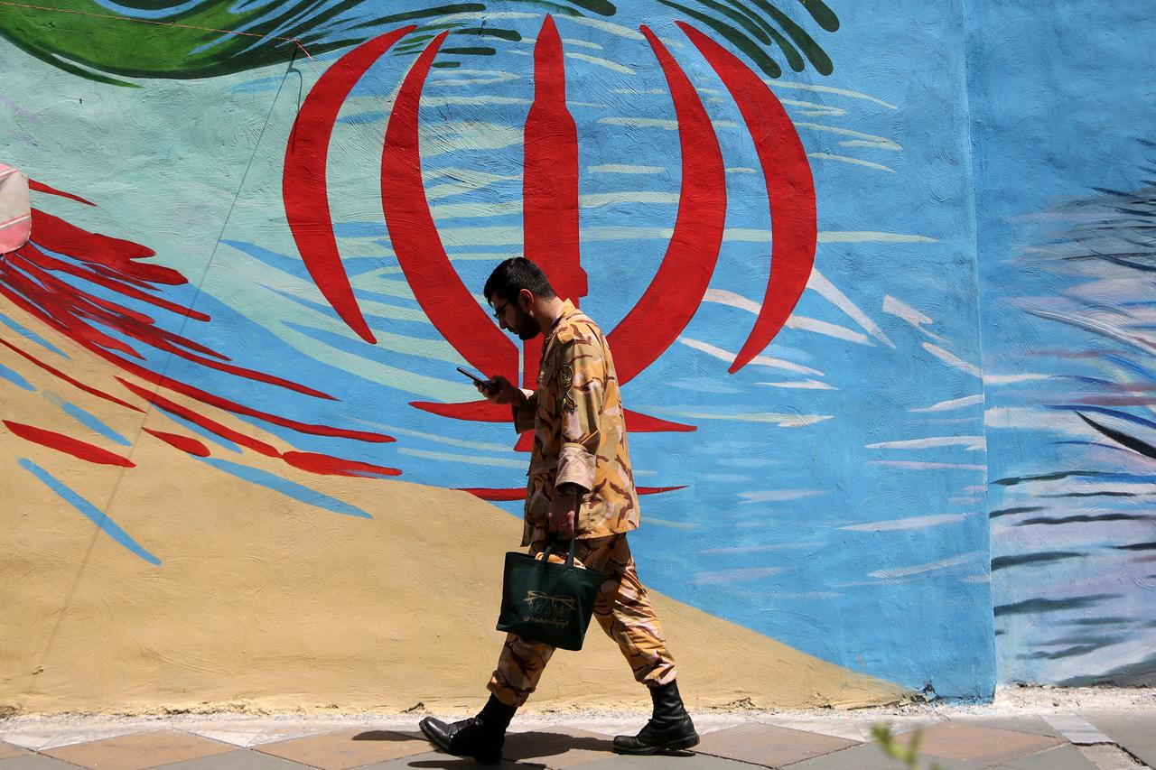 Iran hangs alleged Mossad spy, 6th execution since war began