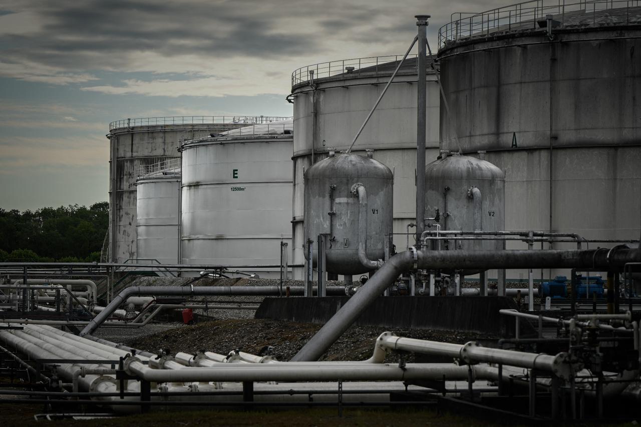 Oil prices stay above $100 as US-Iran talks remain at standstill