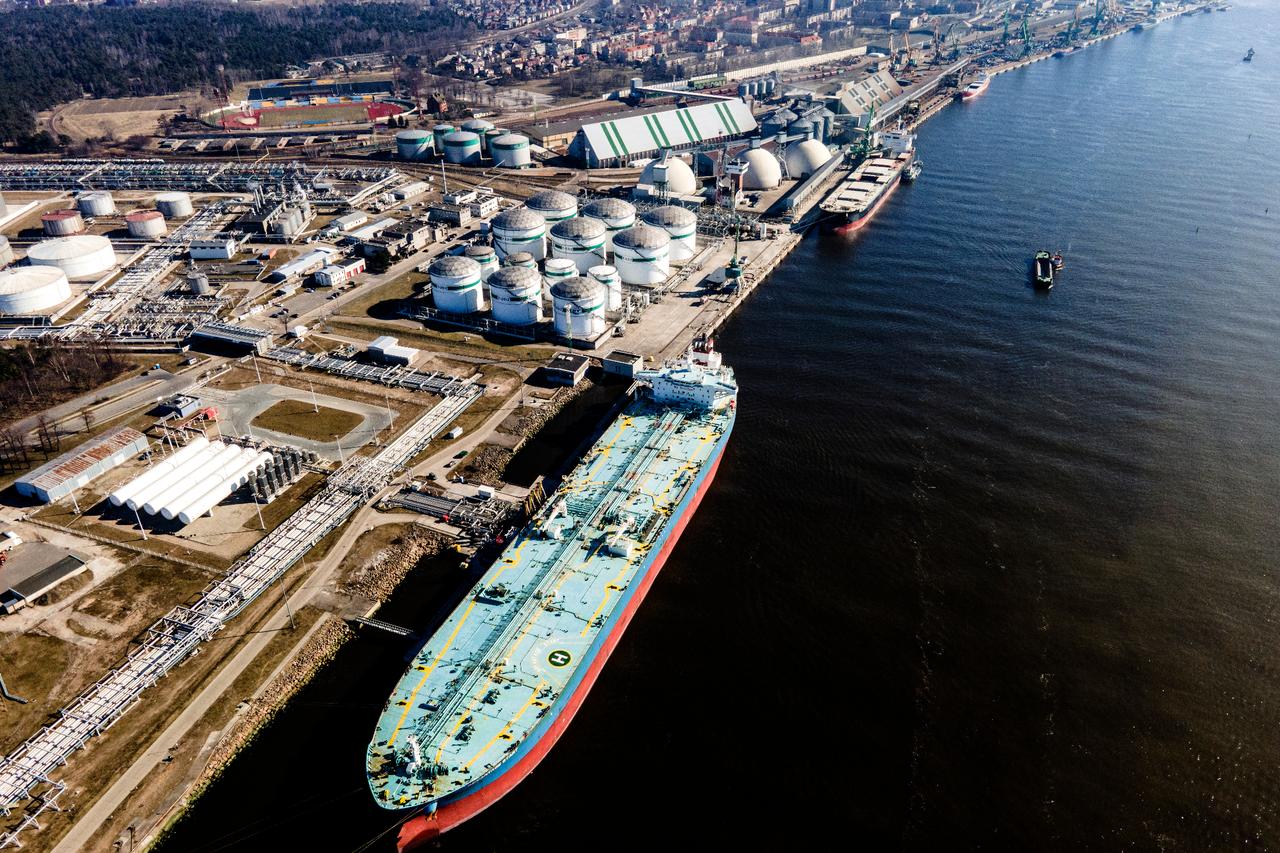 Record oil stock drawdowns may trigger new price spikes, IEA warns