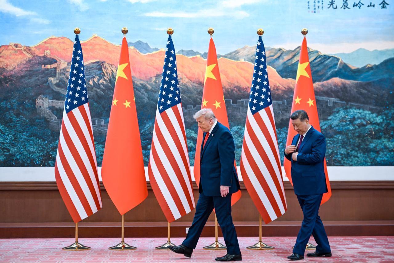 China's President Xi Jinping (R) receives US President Donald Trump after a welcome ceremony at the Great Hall of the People in Beijing, May 14, 2026. (AFP Photo)