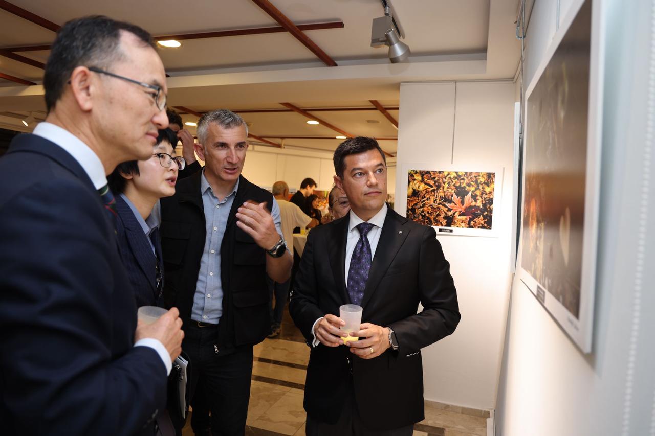 China’s Ambassador to Ankara Jiang Xuebin (L) and Marmaris Mayor Acar Unlu (R) visit the “Colors of Marmaris and China” photography exhibition during an event marking the 55th anniversary of diplomatic relations between Türkiye and China in Marmaris, Mugla, Türkiye, May 14, 2026. (AA Photo)