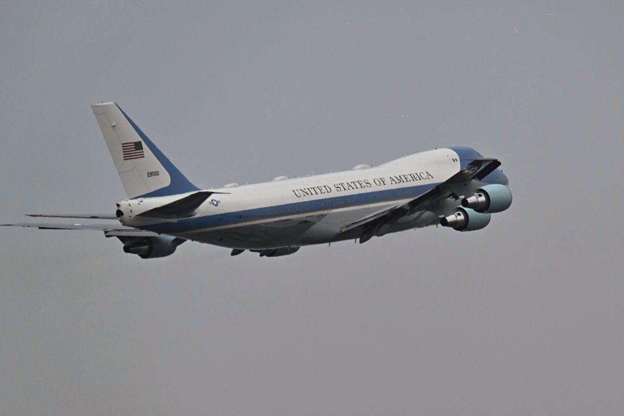 US staff discarded all Chinese items before Air Force One departure
