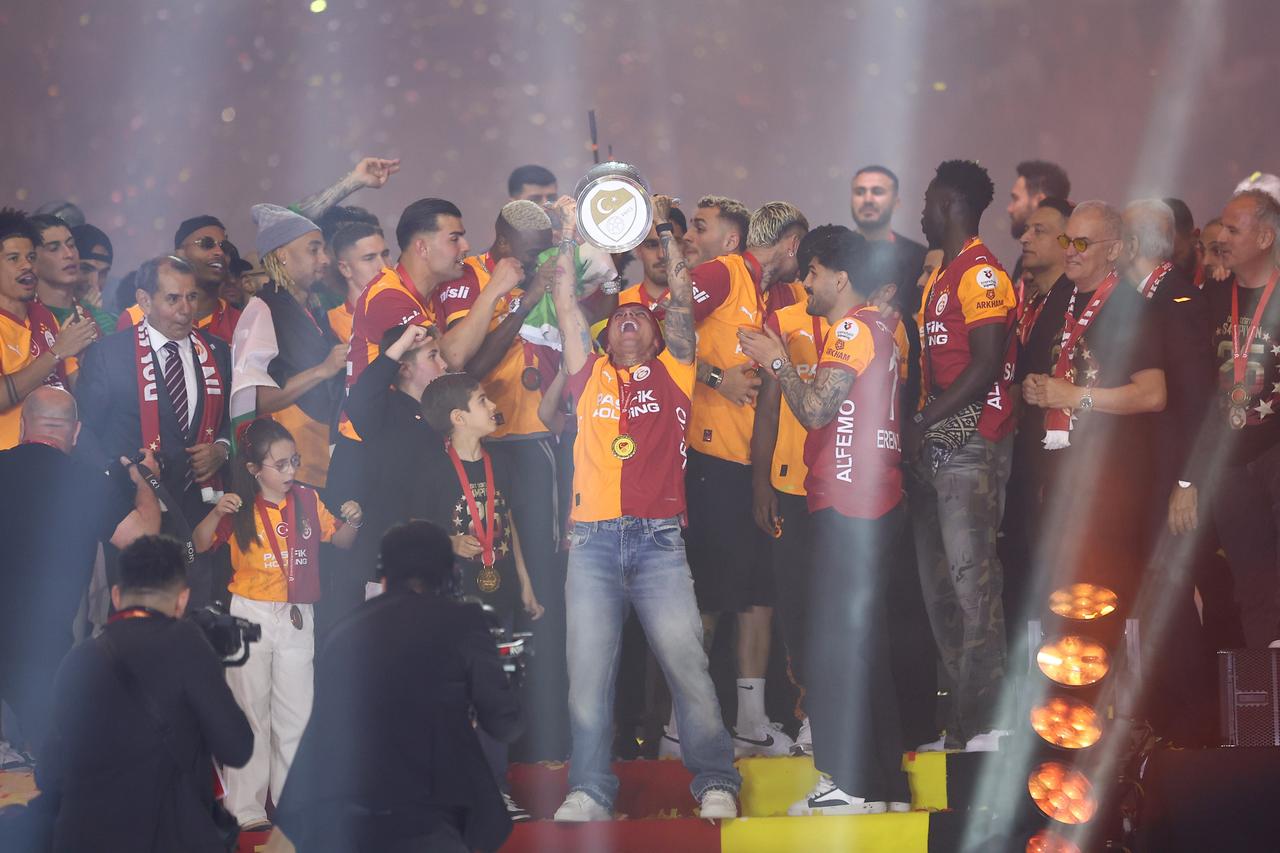 Galatasaray’s 'perfect night' ends in glory as 26th title celebrated