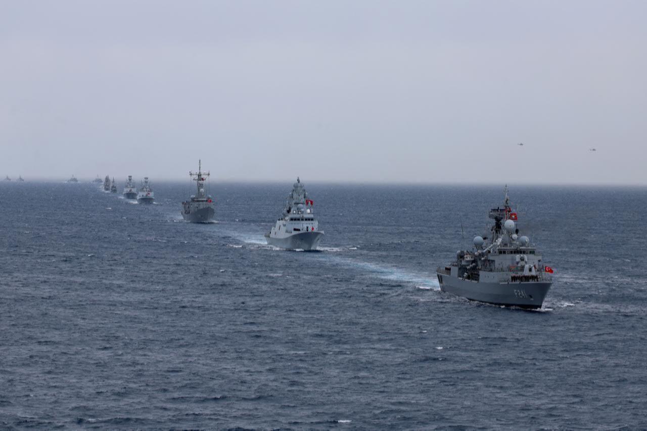 Türkiye's Yavuz class TCG Turgutreis (F-241) (R), Istanbul class TCG Istanbul (P515) (2nd R) and fast attack warships participate in the live-fire phase of the "Blue Homeland-2026" exercises in the eastern Mediterranean Sea, in Antalya on April 9, 2026. (AFP Photo)