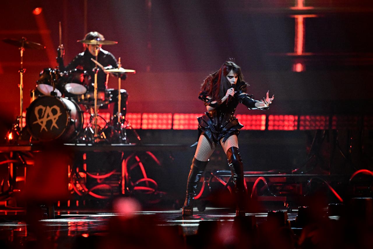 Moldovan Eurovision presenter says she almost walked off over Romania's jury score