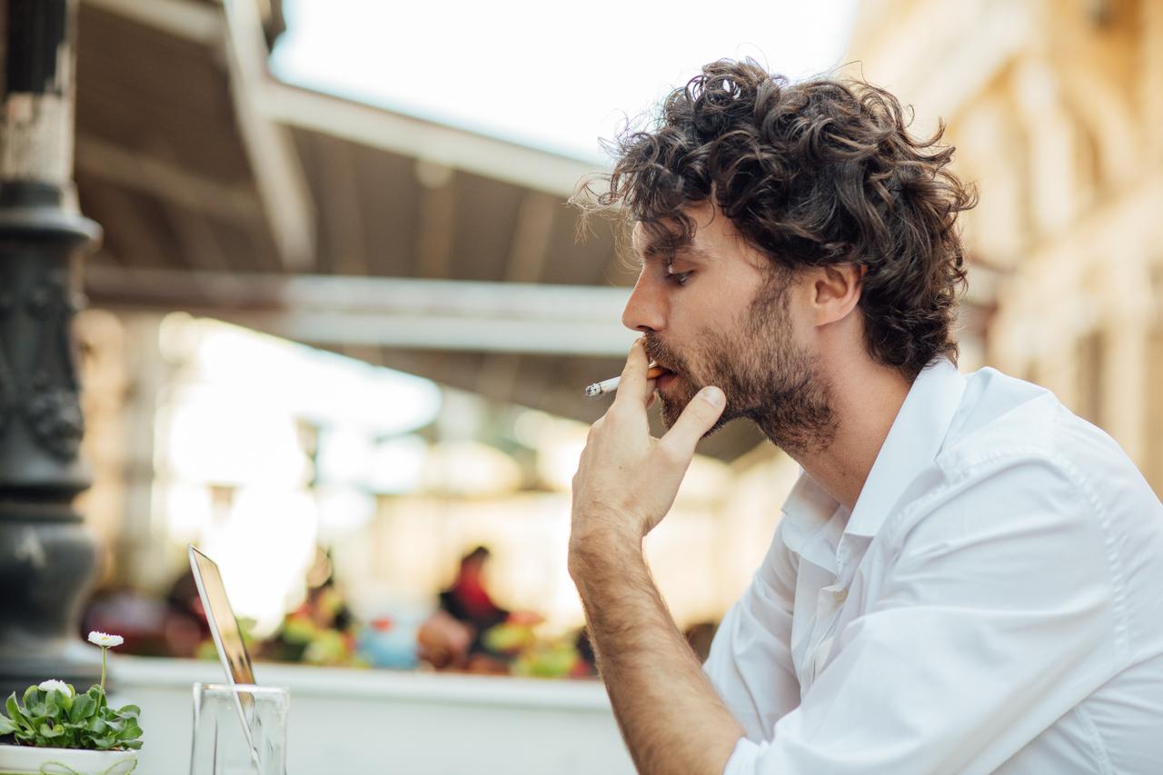 Tobacco use causes thinning in brain cortex, neurologist warns