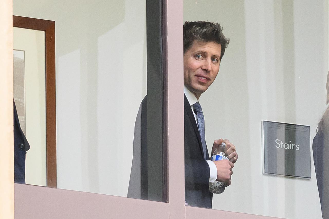 OpenAI CEO Sam Altman walks inside the federal courthouse during a recess in Oakland, California, on May 12, 2026 (AFP Photo)