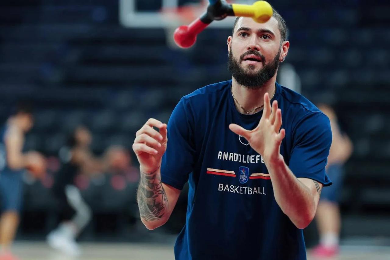 Anadolu Efes guard Isaia Cordinier undergoes surgery, set to miss 4 months