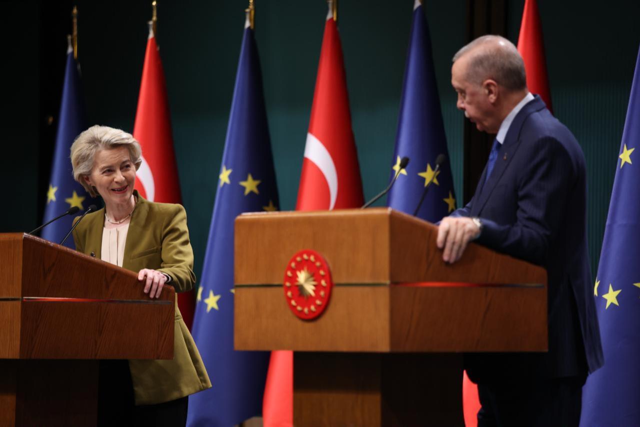 Erdogan and von der Leyen discuss Türkiye-EU ties, regional tensions in phone call