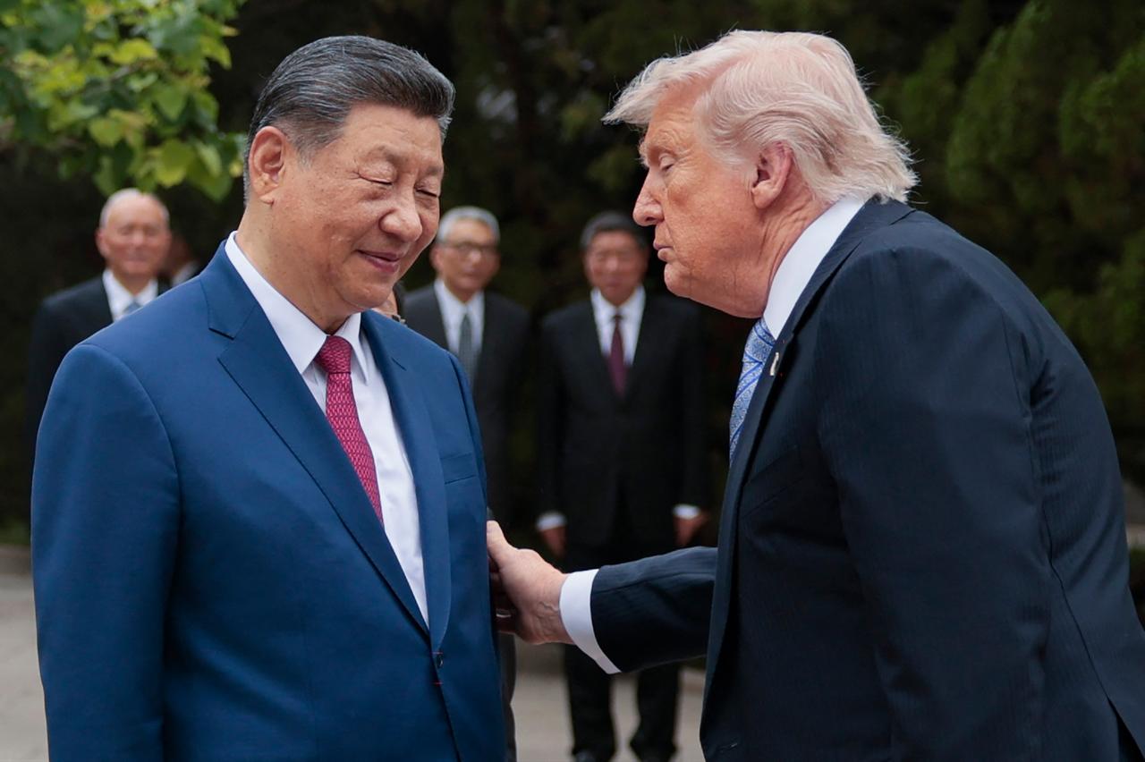 US President Donald Trump (R) gestures to China’s President Xi Jinping as he leaves after a visit to Zhongnanhai Garden in Beijing on May 15, 2026. (AFP Photo)