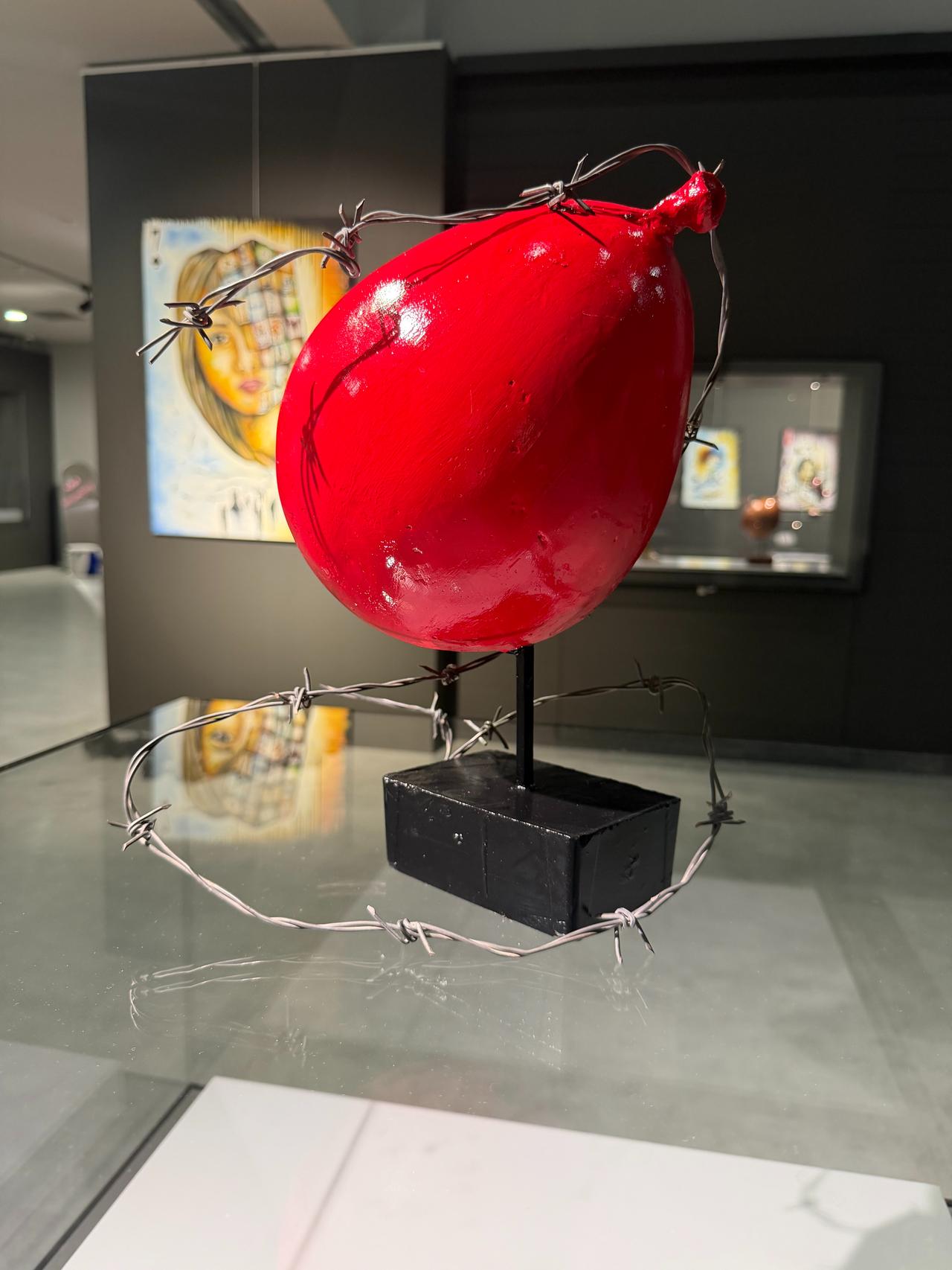 A red sculptural installation from Vahap Aydogan’s “Sukut” exhibition at Sanliurfa Archaeology Museum in Sanliurfa, Türkiye. (Photo via Vahap Aydogan)