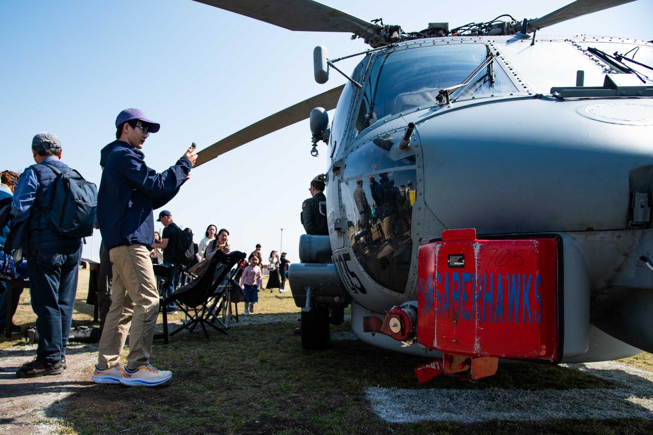 South Korea to buy Seahawk, Apache helicopters in $4 billion US arms deal