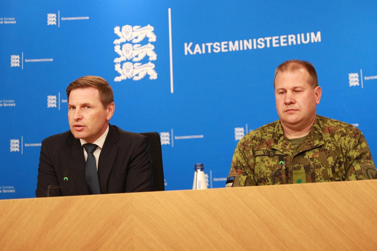 Photo shows Estonian Defense Minister Hanno Pevkur and Estonian Air Force Commander Riivo Valge at a press conference on May 19, 2026. (Photo via ERR.ee)