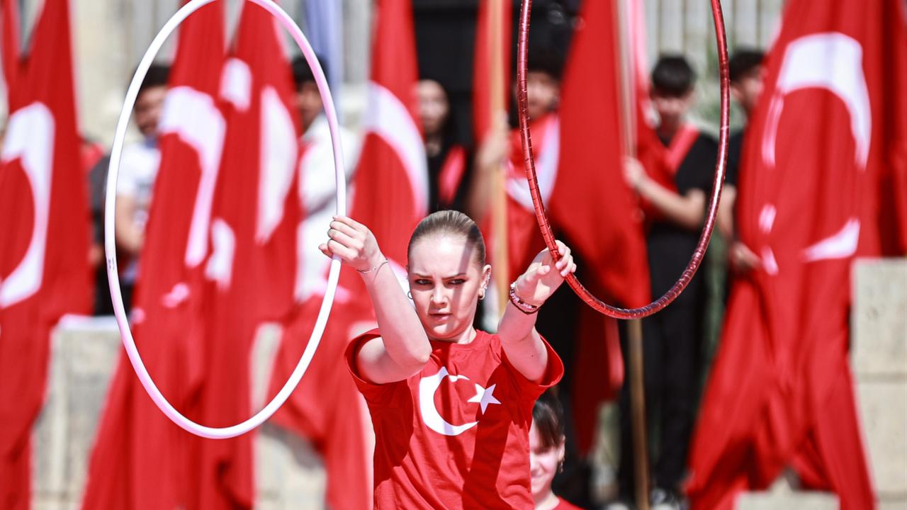 Türkiye marks 19th May with ceremonies, flags and youth sports