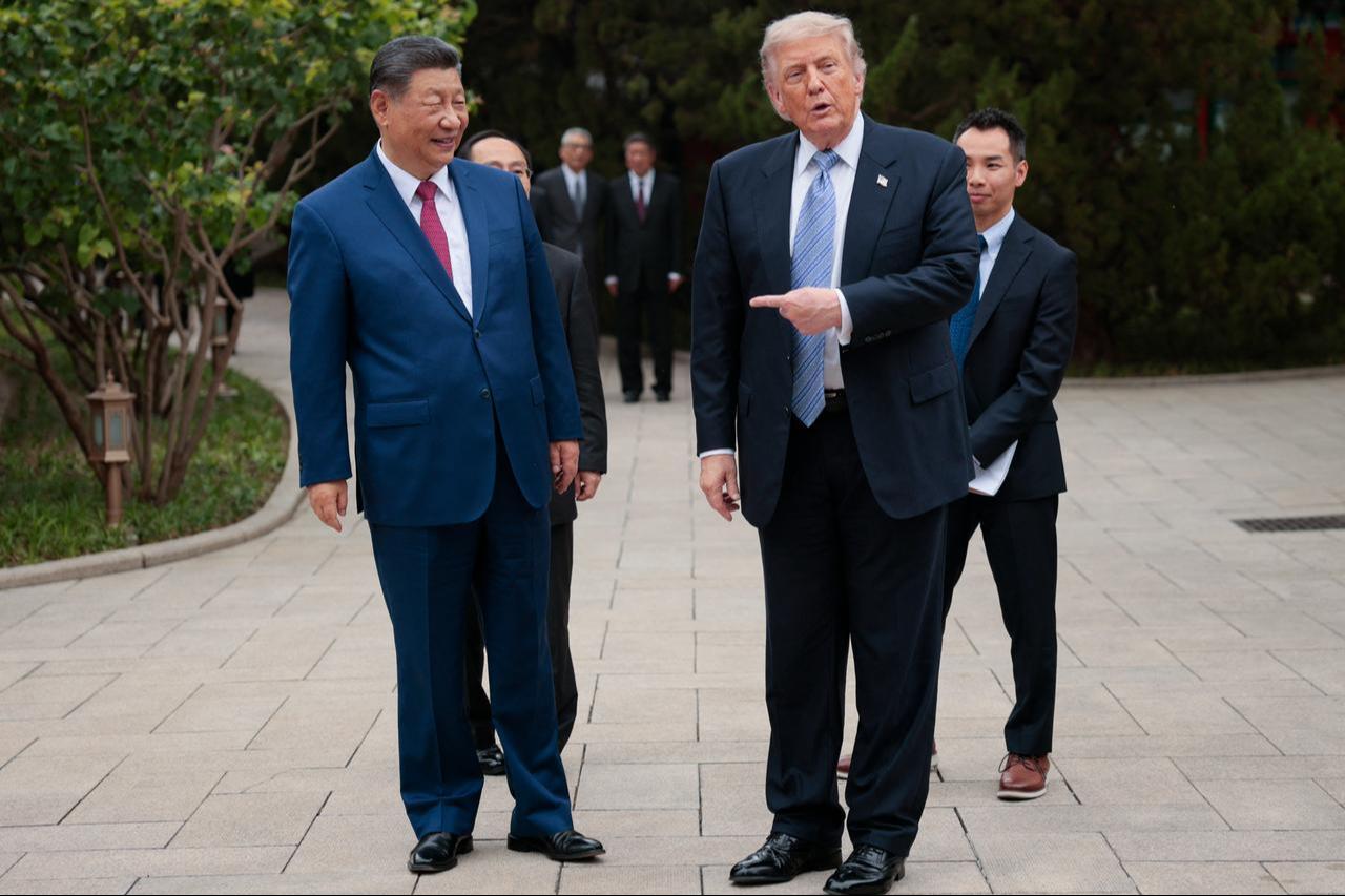 US President Donald Trump (R) gestures to China’s President Xi Jinping as he leaves after a visit to Zhongnanhai Garden in Beijing on May 15, 2026. (AFP Photo)