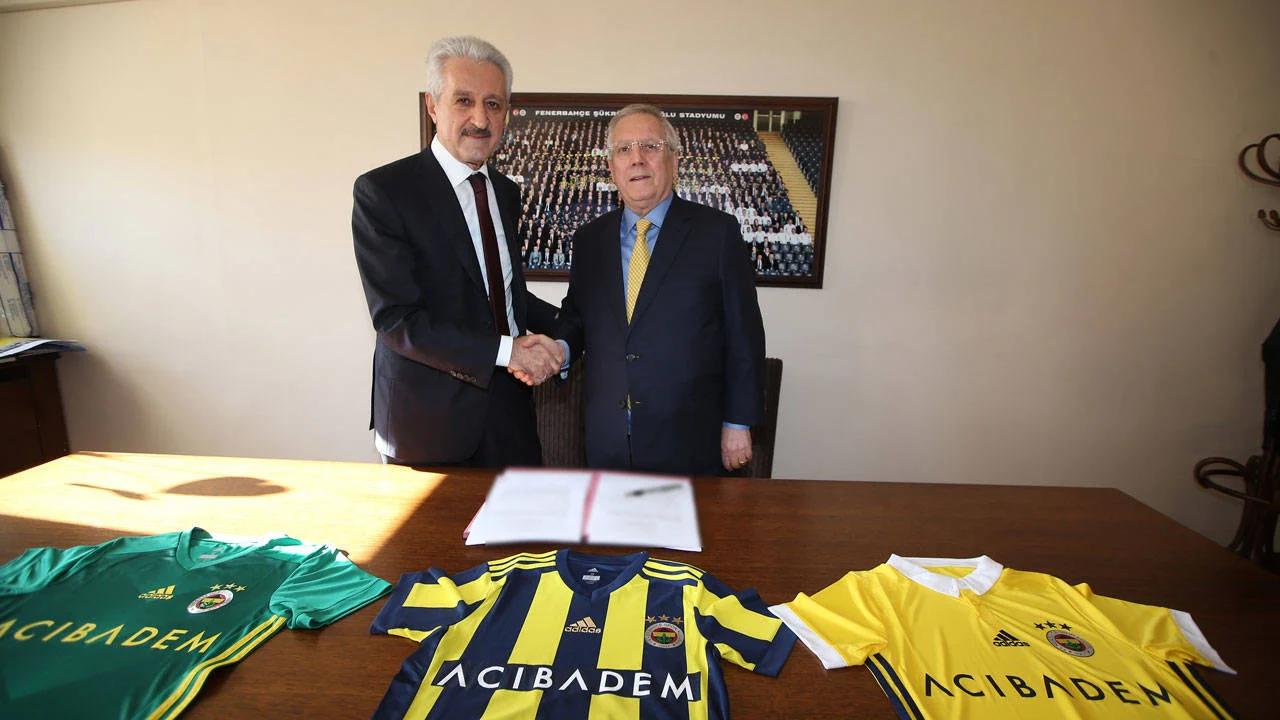 Aziz Yildirim (R) and Mehmet Ali Aydinlar shake hands during a sponsorship signing ceremony between Fenerbahce and Acibadem in Istanbul, Türkiye, Jan. 19, 2026. (AA Photo)