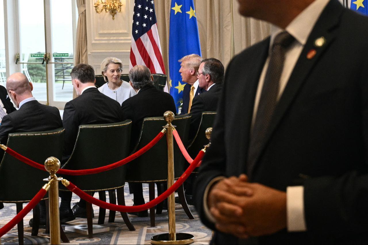U.S. President Donald Trump (2nd R) reacts as he speaks with European Commission President Ursula von der Leyen (3rd R) during a meeting, in Turnberry south west Scotland on July 27, 2025. (AFP Photo)