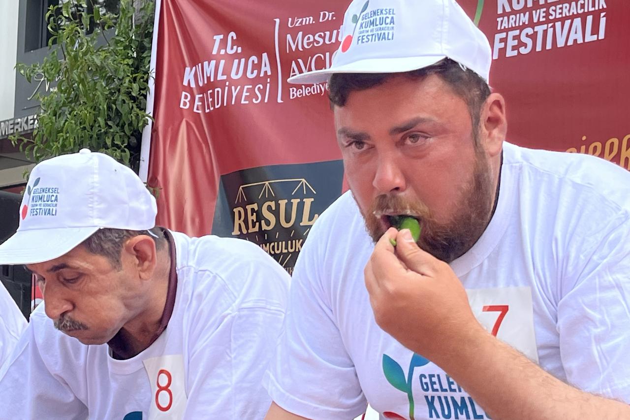 Türkiye’s hottest contest: Man conquers 474 grams of peppers to claim title again
