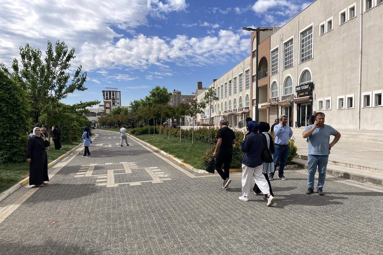 5.6 magnitude quake hits Türkiye's Malatya, Adana, Gaziantep