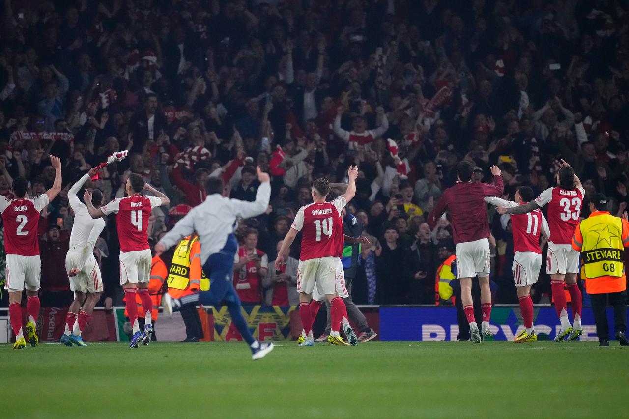 Arsenal wins Premier League title for 1st time in 22 years after City draw